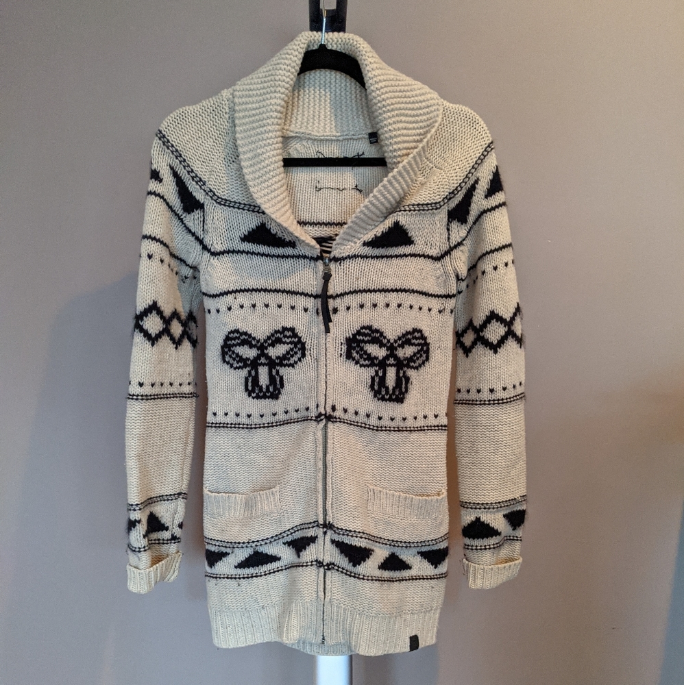 Aritzia Lambs Wool Sea to Sky Sweater